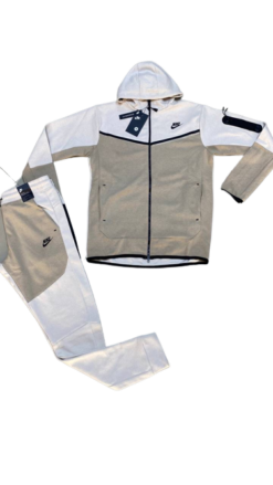 NIKE TECH FLEECE